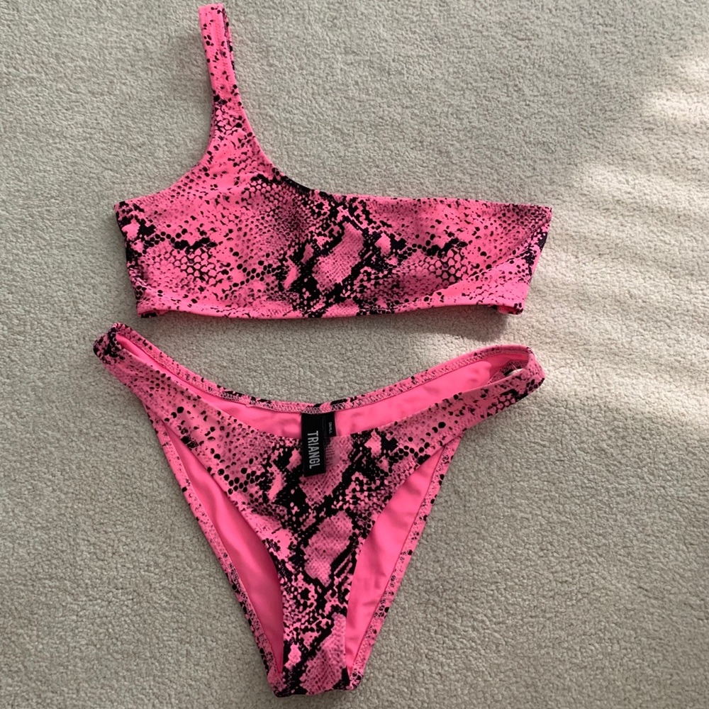 Triangl pink python melrose